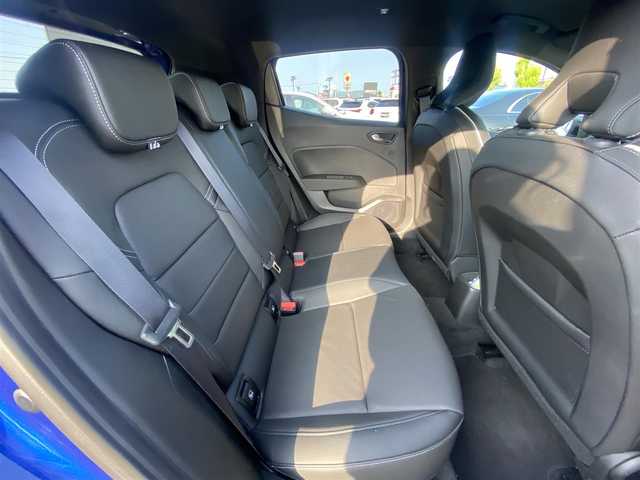 ルノー ルノー ルーテシア 福岡県 2022(令4)年 1万km 青 ・アダプティブクルーズコントロール/・ＵＳＢ／Ｂｌｕｅｔｏｏｔｈ／ＡｐｌｌｅＣａｒＰｌａｙ/・黒革シート/シートヒーター/・社外ETC/・純正17AW/・プッシュスタート/・パーキングアシスト/・アイドリングストップ/・リモコンキー/・スペアキー/・レーンキープアシスト/・オートライト/・LEDライト/・ディスプレイオーディオ/・ステアリングヒーター/・保証書/・取扱説明書