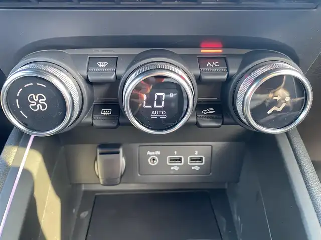 ルノー ルノー ルーテシア 福岡県 2022(令4)年 1万km 青 ・アダプティブクルーズコントロール/・ＵＳＢ／Ｂｌｕｅｔｏｏｔｈ／ＡｐｌｌｅＣａｒＰｌａｙ/・黒革シート/シートヒーター/・社外ETC/・純正17AW/・プッシュスタート/・パーキングアシスト/・アイドリングストップ/・リモコンキー/・スペアキー/・レーンキープアシスト/・オートライト/・LEDライト/・ディスプレイオーディオ/・ステアリングヒーター/・保証書/・取扱説明書