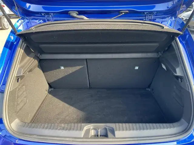 ルノー ルノー ルーテシア 福岡県 2022(令4)年 1万km 青 ・アダプティブクルーズコントロール/・ＵＳＢ／Ｂｌｕｅｔｏｏｔｈ／ＡｐｌｌｅＣａｒＰｌａｙ/・黒革シート/シートヒーター/・社外ETC/・純正17AW/・プッシュスタート/・パーキングアシスト/・アイドリングストップ/・リモコンキー/・スペアキー/・レーンキープアシスト/・オートライト/・LEDライト/・ディスプレイオーディオ/・ステアリングヒーター/・保証書/・取扱説明書