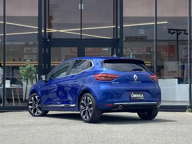 ルノー ルノー ルーテシア 福岡県 2022(令4)年 1万km 青 ・アダプティブクルーズコントロール/・ＵＳＢ／Ｂｌｕｅｔｏｏｔｈ／ＡｐｌｌｅＣａｒＰｌａｙ/・黒革シート/シートヒーター/・社外ETC/・純正17AW/・プッシュスタート/・パーキングアシスト/・アイドリングストップ/・リモコンキー/・スペアキー/・レーンキープアシスト/・オートライト/・LEDライト/・ディスプレイオーディオ/・ステアリングヒーター/・保証書/・取扱説明書