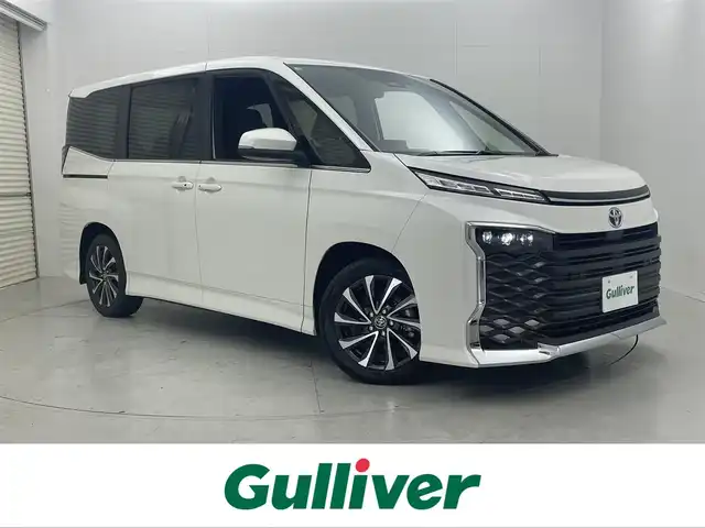 トヨタ ヴォクシー ハイブリッド S－Z 茨城県 2025(令7)年 0.1万km未満 ホワイトパールクリスタルシャイン 登録済未使用車/純正10.5型DA/フルセグ/バックカメラ/HUD/快適利便パッケージ/衝突被害軽減ブレーキ/車線逸脱抑制装置/レーダークルーズコントロール/オートマチックハイビーム/クリアランスソナー/BSM/両側電動スライドドア/デジタルインナーミラー/ETC2.0/シートヒーター/ステアリングヒーター/AC100V/純正17インチAW/3眼LEDヘッドライト/スマートキー