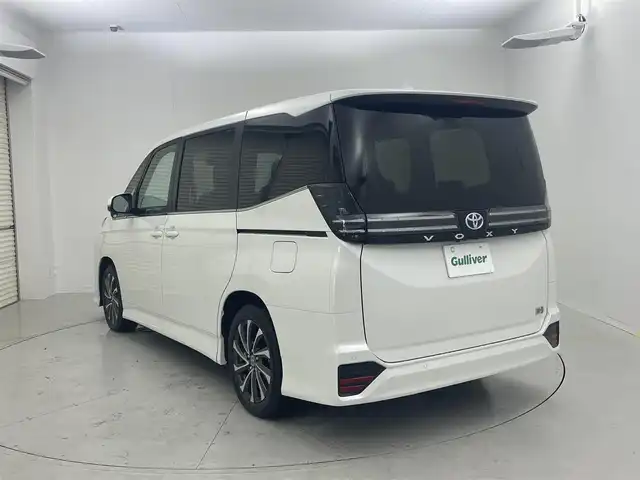 トヨタ ヴォクシー ハイブリッド S－Z 茨城県 2025(令7)年 0.1万km未満 ホワイトパールクリスタルシャイン 登録済未使用車/純正10.5型DA/フルセグ/バックカメラ/HUD/快適利便パッケージ/衝突被害軽減ブレーキ/車線逸脱抑制装置/レーダークルーズコントロール/オートマチックハイビーム/クリアランスソナー/BSM/両側電動スライドドア/デジタルインナーミラー/ETC2.0/シートヒーター/ステアリングヒーター/AC100V/純正17インチAW/3眼LEDヘッドライト/スマートキー