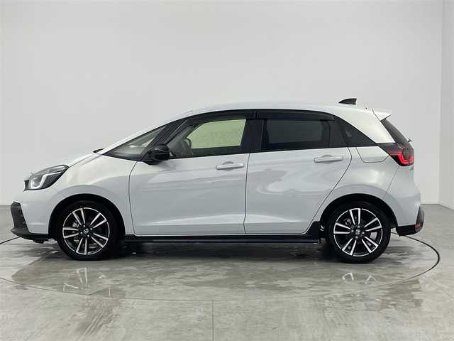 ホンダ フィット e:HEV RS 愛知県 2023(令5)年 2.1万km プレミアムサンライトホワイトパール ・純正8インチナビ/・バックカメラ/・Bluetooth/・フルセグTV/・ホンダセンシング/・衝突被害軽減システム/・クルーズコントロール/・レーンキープアシスト/・コーナーセンサー/・オートライト/・ドライブレコーダー/・ETC/・純正AW/・プッシュスタート/・スマートキー/・スペアキー