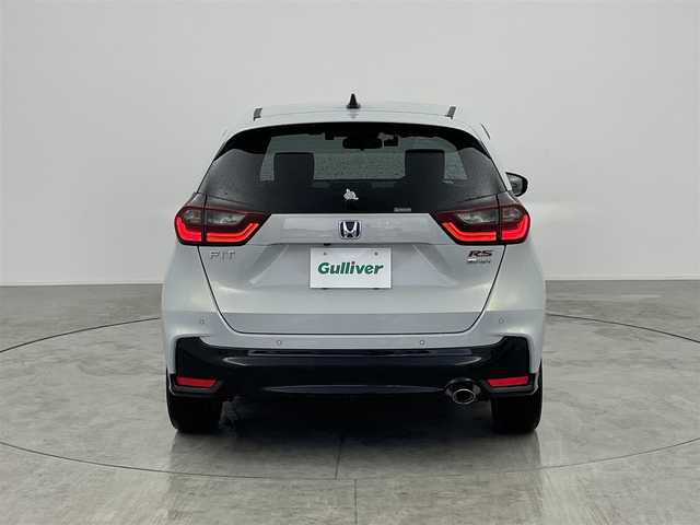 ホンダ フィット e:HEV RS 愛知県 2023(令5)年 2.1万km プレミアムサンライトホワイトパール ・純正8インチナビ/・バックカメラ/・Bluetooth/・フルセグTV/・ホンダセンシング/・衝突被害軽減システム/・クルーズコントロール/・レーンキープアシスト/・コーナーセンサー/・オートライト/・ドライブレコーダー/・ETC/・純正AW/・プッシュスタート/・スマートキー/・スペアキー