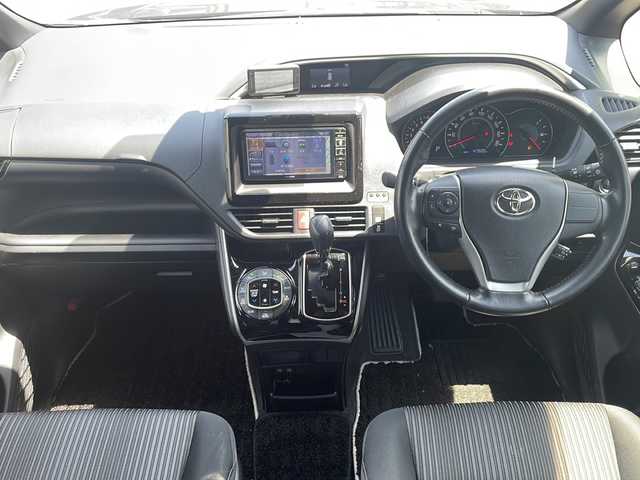 トヨタ ヴォクシー ZS 煌 長野県 2018(平30)年 4.8万km イナズマスパーキングブラックガラスフレーク 4WD/アルパインメモリナビ/FM・AM・DVD・CD・フルセグTV/Bluetooth Audio/バックカメラ/純正16インチアルミホイール/衝突被害軽減ブレーキ/両側パワースライドドア/クルーズコントロール/アイドリングストップ/ワイパーデアイサー/革巻きステアリング/純正フロアマット/LEDヘッドライト/オートハイビーム/オートライト/プッシュスタート/スマートキー/ETC