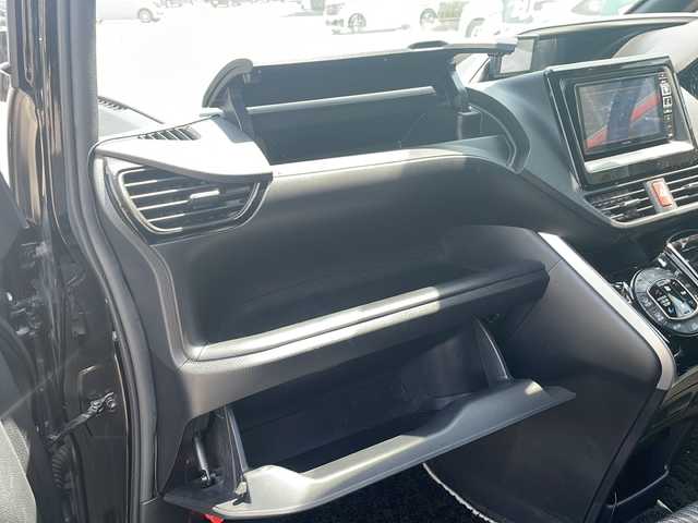 トヨタ ヴォクシー ZS 煌 長野県 2018(平30)年 4.8万km イナズマスパーキングブラックガラスフレーク 4WD/アルパインメモリナビ/FM・AM・DVD・CD・フルセグTV/Bluetooth Audio/バックカメラ/純正16インチアルミホイール/衝突被害軽減ブレーキ/両側パワースライドドア/クルーズコントロール/アイドリングストップ/ワイパーデアイサー/革巻きステアリング/純正フロアマット/LEDヘッドライト/オートハイビーム/オートライト/プッシュスタート/スマートキー/ETC