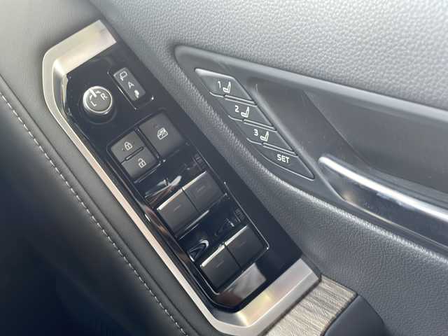 トヨタ ランドクルーザー ZX 鳥取県 2021(令3)年 1.6万km ブラック ワンオーナー/モデリスタエアロ/サンルーフ/JBLプレミアムサウンド/ブラックレザーシート/メーカーナビゲーション/全方位カメラ/オールモード４WD/クロールコントロール/ヘッドアップディスプレイ/本木目インテリアパネル/スマートキーx２個/指紋認定スタートスイッチ/プリクラッシュセーフティ/ブラインドスポットモニタリング/レーンデパーチャーアラート/アダクティブクルーズ/インテリジェンスソナー/オートハイビーム/４ゾーンエアコン/前・サードパワーシート/前・セカンドエアーシート（ヒーター）/サード電動格納シート/ハンドルヒーター/テレスコピックステアリング/パワーテールゲート/AC100V電源/フルセグ・Bluetooth/USB入力/LEDヘッドライト/シーケンシャルターンライト/ビルトイン２０ETC/記録簿R6/10R6/4R5/10R4/10R4/5R3/12/保証書・取説・ナビ取説