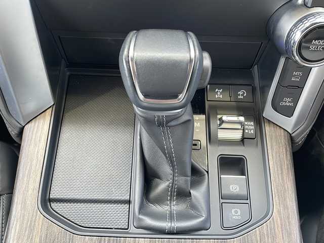 トヨタ ランドクルーザー ZX 鳥取県 2021(令3)年 1.6万km ブラック ワンオーナー/モデリスタエアロ/サンルーフ/JBLプレミアムサウンド/ブラックレザーシート/メーカーナビゲーション/全方位カメラ/オールモード４WD/クロールコントロール/ヘッドアップディスプレイ/本木目インテリアパネル/スマートキーx２個/指紋認定スタートスイッチ/プリクラッシュセーフティ/ブラインドスポットモニタリング/レーンデパーチャーアラート/アダクティブクルーズ/インテリジェンスソナー/オートハイビーム/４ゾーンエアコン/前・サードパワーシート/前・セカンドエアーシート（ヒーター）/サード電動格納シート/ハンドルヒーター/テレスコピックステアリング/パワーテールゲート/AC100V電源/フルセグ・Bluetooth/USB入力/LEDヘッドライト/シーケンシャルターンライト/ビルトイン２０ETC/記録簿R6/10R6/4R5/10R4/10R4/5R3/12/保証書・取説・ナビ取説