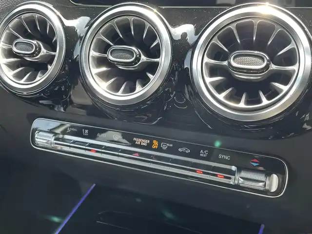 メルセデス・ベンツ ＧＬＡ２００ｄ 4マチック AMGライン 東京都 2021(令3)年 4万km 白 純正ナビ/360°カメラ/ACC/ハーフレザーシート/シートヒーター/ドライブレコーダー/パノラマSR/ETC2.0