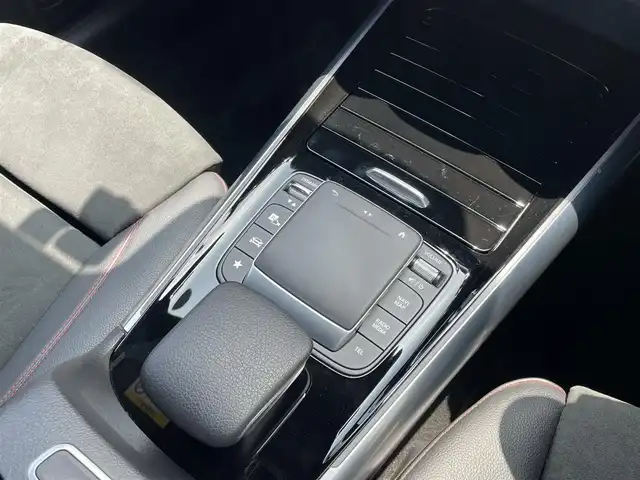 メルセデス・ベンツ ＧＬＡ２００ｄ 4マチック AMGライン 東京都 2021(令3)年 4万km 白 純正ナビ/360°カメラ/ACC/ハーフレザーシート/シートヒーター/ドライブレコーダー/パノラマSR/ETC2.0