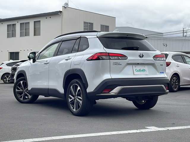 トヨタ カローラ クロス ハイブリッド Z 長野県 2022(令4)年 0.5万km プラチナホワイトパールマイカ セーフティーセンス/・プリクラッシュセーフティ/・レーントレーシングアシスト/・レーダークルーズコントロール/・オートマチックハイビーム/・ロードサインアシスト/・パーキングサポートブレーキ/ディスプレイオーディオ/（ナビ機能付き/BT/Miracast）/バックカメラ/ビルトインＥＴＣ２．０/パワーシート（D席）/シートヒーター（D・N席）/ハーフレザーシート/革巻きステアリング/ステアリングスイッチ/電動パーキングブレーキ/ブレーキホールド/ハンズフリーパワーバックドア/LEDヘッドライト/フォグランプ/オートライト/スマートキー/Pスタート/電動格納ミラー/純正18インチAW/純正フロアマット/ルーフレール