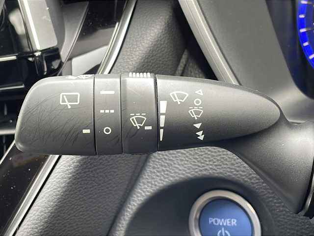 トヨタ カローラ クロス ハイブリッド Z 長野県 2022(令4)年 0.5万km プラチナホワイトパールマイカ セーフティーセンス/・プリクラッシュセーフティ/・レーントレーシングアシスト/・レーダークルーズコントロール/・オートマチックハイビーム/・ロードサインアシスト/・パーキングサポートブレーキ/ディスプレイオーディオ/（ナビ機能付き/BT/Miracast）/バックカメラ/ビルトインＥＴＣ２．０/パワーシート（D席）/シートヒーター（D・N席）/ハーフレザーシート/革巻きステアリング/ステアリングスイッチ/電動パーキングブレーキ/ブレーキホールド/ハンズフリーパワーバックドア/LEDヘッドライト/フォグランプ/オートライト/スマートキー/Pスタート/電動格納ミラー/純正18インチAW/純正フロアマット/ルーフレール
