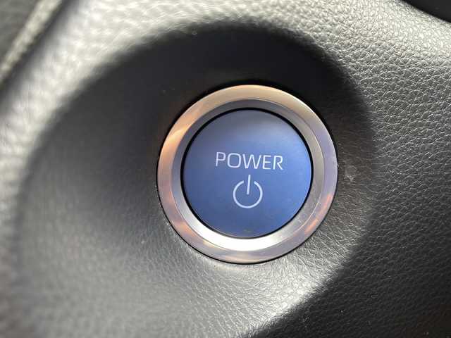 トヨタ カローラ クロス ハイブリッド Z 長野県 2022(令4)年 0.5万km プラチナホワイトパールマイカ セーフティーセンス/・プリクラッシュセーフティ/・レーントレーシングアシスト/・レーダークルーズコントロール/・オートマチックハイビーム/・ロードサインアシスト/・パーキングサポートブレーキ/ディスプレイオーディオ/（ナビ機能付き/BT/Miracast）/バックカメラ/ビルトインＥＴＣ２．０/パワーシート（D席）/シートヒーター（D・N席）/ハーフレザーシート/革巻きステアリング/ステアリングスイッチ/電動パーキングブレーキ/ブレーキホールド/ハンズフリーパワーバックドア/LEDヘッドライト/フォグランプ/オートライト/スマートキー/Pスタート/電動格納ミラー/純正18インチAW/純正フロアマット/ルーフレール