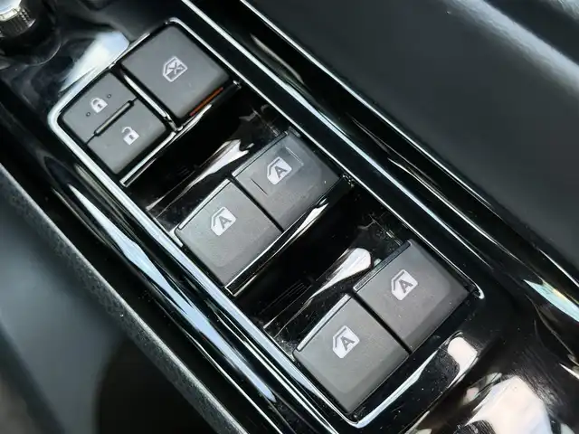 トヨタ ノア Si ダブルバイビー 千葉県 2018(平30)年 5.8万km ブラック 純正ナビ(NSZT-Y66T)/フルセグ/フリップダウンモニター/バックカメラ/クルーズコントロール/ドライブレコーダー　前のみ/両側パワースライドドア/衝突軽減ブレーキ/ハーフレザーシート/純正アルミホイール/純正フロアマット/レーンキープアシスト/オートライト/スマートキー/横滑り防止装置/プッシュエンジンスタート