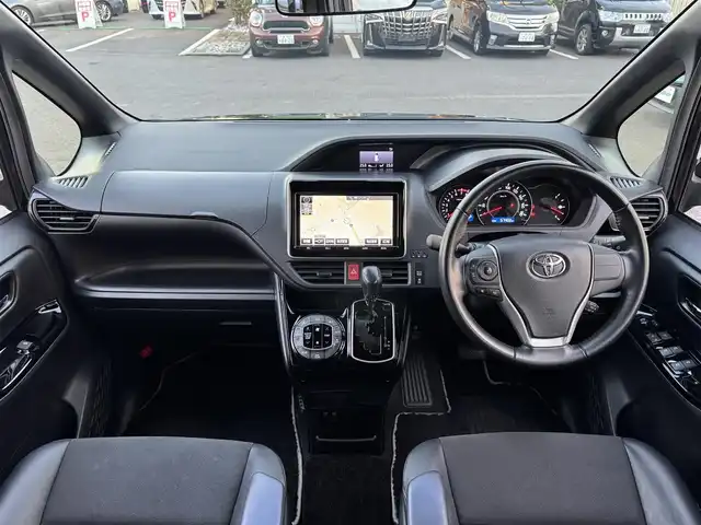 トヨタ ノア Si ダブルバイビー 千葉県 2018(平30)年 5.8万km ブラック 純正9インチメモリーナビ/・CD/DVD/・AM/FM/・BT/・フルセグTV/・バッグカメラ/LEDヘッドライト/・オートライト/・オートマチックハイビーム/衝突軽減システム/レーンキープアシスト/横滑り防止機能/12.1インチフリップダウンモニター/両側パワースライドドア/ウォークスルー/・ハーフレザー/純正フロアマット/Wエアバッグ/スマートキー/保証書・取説