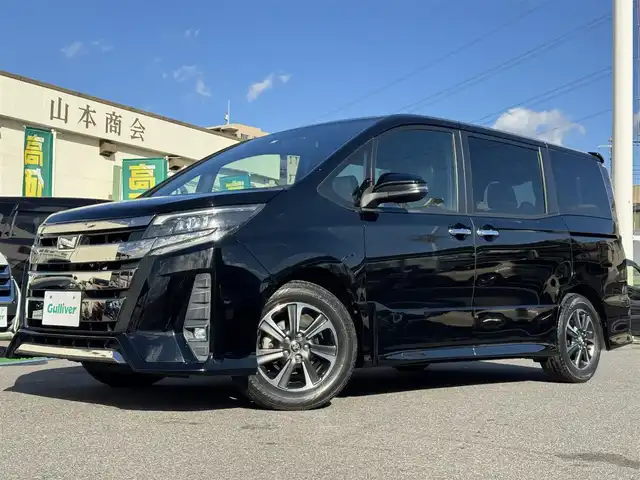トヨタ ノア Si ダブルバイビー 千葉県 2018(平30)年 5.8万km ブラック 純正9インチメモリーナビ/・CD/DVD/・AM/FM/・BT/・フルセグTV/・バッグカメラ/LEDヘッドライト/・オートライト/・オートマチックハイビーム/衝突軽減システム/レーンキープアシスト/横滑り防止機能/12.1インチフリップダウンモニター/両側パワースライドドア/ウォークスルー/・ハーフレザー/純正フロアマット/Wエアバッグ/スマートキー/保証書・取説