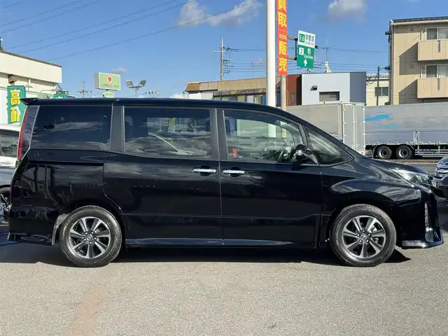 トヨタ ノア Si ダブルバイビー 千葉県 2018(平30)年 5.8万km ブラック 純正9インチメモリーナビ/・CD/DVD/・AM/FM/・BT/・フルセグTV/・バッグカメラ/LEDヘッドライト/・オートライト/・オートマチックハイビーム/衝突軽減システム/レーンキープアシスト/横滑り防止機能/12.1インチフリップダウンモニター/両側パワースライドドア/ウォークスルー/・ハーフレザー/純正フロアマット/Wエアバッグ/スマートキー/保証書・取説