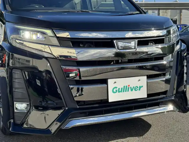 トヨタ ノア Si ダブルバイビー 千葉県 2018(平30)年 5.8万km ブラック 純正9インチメモリーナビ/・CD/DVD/・AM/FM/・BT/・フルセグTV/・バッグカメラ/LEDヘッドライト/・オートライト/・オートマチックハイビーム/衝突軽減システム/レーンキープアシスト/横滑り防止機能/12.1インチフリップダウンモニター/両側パワースライドドア/ウォークスルー/・ハーフレザー/純正フロアマット/Wエアバッグ/スマートキー/保証書・取説