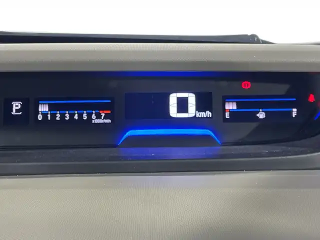 ホンダ フリード＋ G 福岡県 2022(令4)年 1.8万km プラチナホワイトパール 禁煙車/純正9インチメモリナビ/・CD/DVD/BT/フルセグTV/・バックモニター/ホンダセンシング/両側パワースライドドア/シートヒーター（D/N)/LEDヘッドライト/・オートライト/ETC/ステアリングリモコン/アイドリングストップ/後席シェード/純正フロアマット/純正ドアバイザー