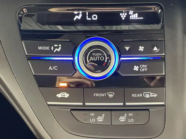 ホンダ フリード＋ G 福岡県 2022(令4)年 1.8万km プラチナホワイトパール 禁煙車/純正9インチメモリナビ/・CD/DVD/BT/フルセグTV/・バックモニター/ホンダセンシング/両側パワースライドドア/シートヒーター（D/N)/LEDヘッドライト/・オートライト/ETC/ステアリングリモコン/アイドリングストップ/後席シェード/純正フロアマット/純正ドアバイザー