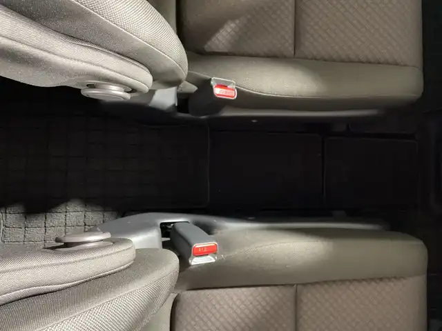 ホンダ フリード＋ G 福岡県 2022(令4)年 1.8万km プラチナホワイトパール 禁煙車/純正9インチメモリナビ/・CD/DVD/BT/フルセグTV/・バックモニター/ホンダセンシング/両側パワースライドドア/シートヒーター（D/N)/LEDヘッドライト/・オートライト/ETC/ステアリングリモコン/アイドリングストップ/後席シェード/純正フロアマット/純正ドアバイザー