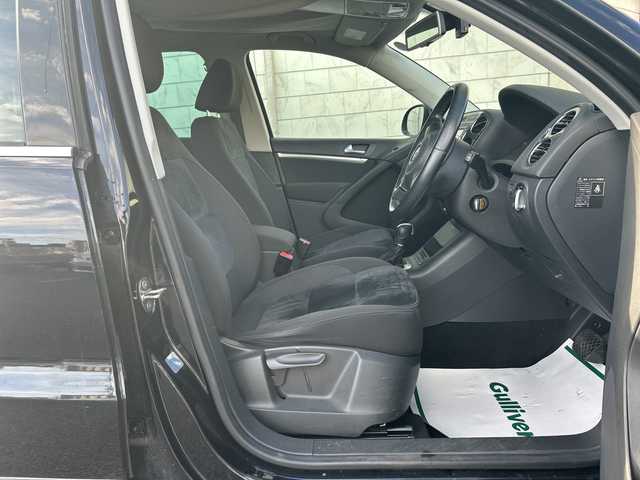 フォルクスワーゲン ティグアン TSI Bモーションテクノロジー 神奈川県 2013(平25)年 5万km ディープブラックパールエフェクト 純正ナビ/（CD/DVD/AM/FM/SD/USB/BT/ワンセグTV)/バックカメラ/前後ドライブレコーダー/ETC/クルーズコントロール/コーナーセンサー/横滑り防止装置/ABS/アイドリングストップ/オートライト/ISOFIX/ルーフレール/純正フロアマット/純正アルミホイール/スペアキー×２/保証書/取扱説明書