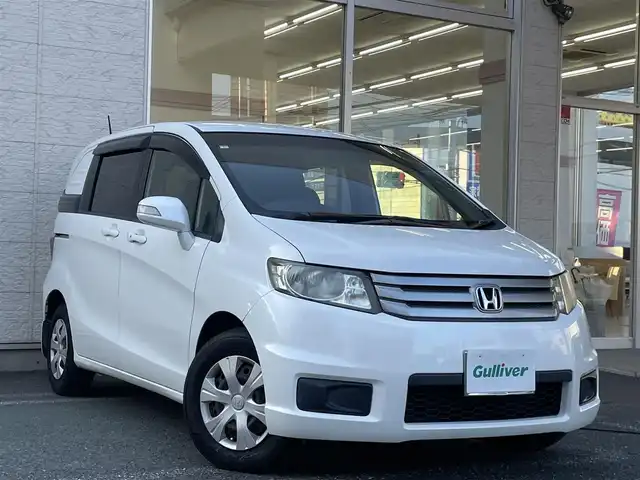 ホンダ フリード スパイク G ジャストセレクション 埼玉県 2013(平25)年 6万km ホワイトオーキッドパール /ワンオーナー//純正メモリナビ//ワンセグTV//バックカメラ//ビルトインETC//スマートキーx2//キセノン//Wエアバッグ//ABS//横滑り防止装置//プライバシーガラス//ドアバイザー//新車時保証書//取扱説明書//ナビ取説