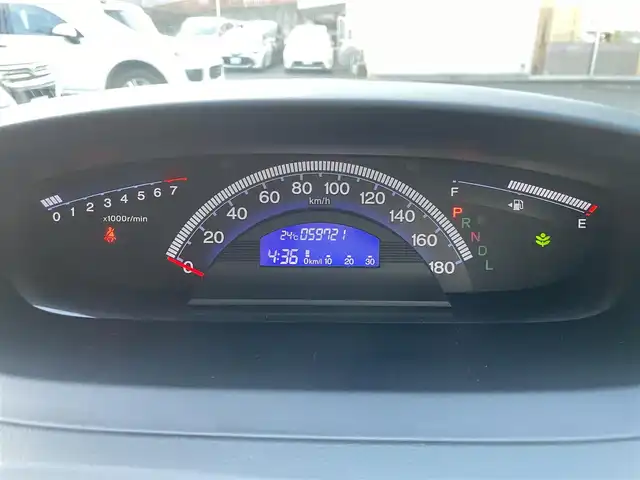 ホンダ フリード スパイク G ジャストセレクション 埼玉県 2013(平25)年 6万km ホワイトオーキッドパール /ワンオーナー//純正メモリナビ//ワンセグTV//バックカメラ//ビルトインETC//スマートキーx2//キセノン//Wエアバッグ//ABS//横滑り防止装置//プライバシーガラス//ドアバイザー//新車時保証書//取扱説明書//ナビ取説