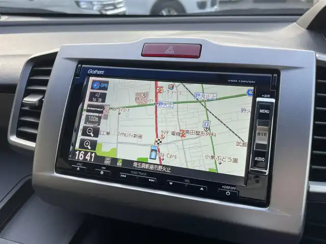 ホンダ フリード スパイク G ジャストセレクション 埼玉県 2013(平25)年 6万km ホワイトオーキッドパール /ワンオーナー//純正メモリナビ//ワンセグTV//バックカメラ//ビルトインETC//スマートキーx2//キセノン//Wエアバッグ//ABS//横滑り防止装置//プライバシーガラス//ドアバイザー//新車時保証書//取扱説明書//ナビ取説