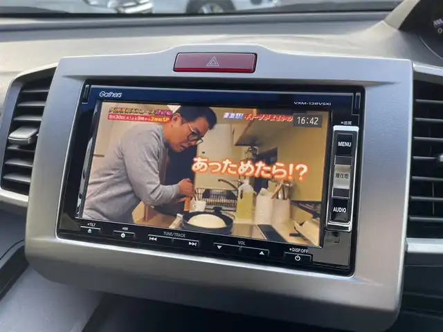 ホンダ フリード スパイク G ジャストセレクション 埼玉県 2013(平25)年 6万km ホワイトオーキッドパール /ワンオーナー//純正メモリナビ//ワンセグTV//バックカメラ//ビルトインETC//スマートキーx2//キセノン//Wエアバッグ//ABS//横滑り防止装置//プライバシーガラス//ドアバイザー//新車時保証書//取扱説明書//ナビ取説