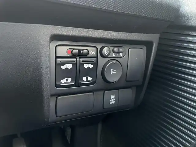 ホンダ フリード スパイク G ジャストセレクション 埼玉県 2013(平25)年 6万km ホワイトオーキッドパール /ワンオーナー//純正メモリナビ//ワンセグTV//バックカメラ//ビルトインETC//スマートキーx2//キセノン//Wエアバッグ//ABS//横滑り防止装置//プライバシーガラス//ドアバイザー//新車時保証書//取扱説明書//ナビ取説