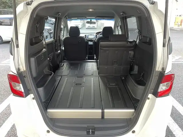 ホンダ フリード スパイク G ジャストセレクション 埼玉県 2013(平25)年 6万km ホワイトオーキッドパール /ワンオーナー//純正メモリナビ//ワンセグTV//バックカメラ//ビルトインETC//スマートキーx2//キセノン//Wエアバッグ//ABS//横滑り防止装置//プライバシーガラス//ドアバイザー//新車時保証書//取扱説明書//ナビ取説