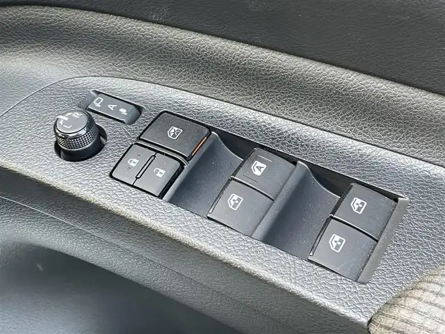 トヨタ シエンタ ファンベースG 東京都 2018(平30)年 0.8万km ホワイトパールクリスタルシャイン トヨタセーフティセンス/レーンキープアシスト/プリクラッシュセーフティ/オートハイビーム/純正SDナビ/（フルセグ/Bluetooth/AM/FM/CD/DVD）/パノラミックビューモニター/両側パワースライドドア/ビルトインETC2.0/前後ドライブレコーダー/ステアリングスイッチ/インテリジェントクリアランスソナー