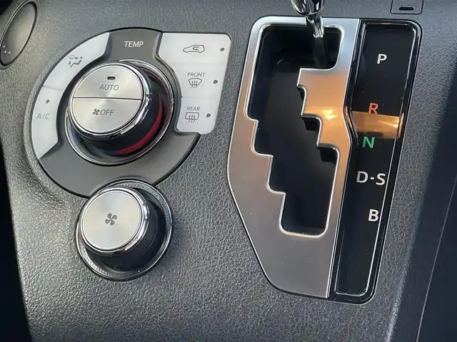 トヨタ シエンタ ファンベースG 東京都 2018(平30)年 0.8万km ホワイトパールクリスタルシャイン トヨタセーフティセンス/レーンキープアシスト/プリクラッシュセーフティ/オートハイビーム/純正SDナビ/（フルセグ/Bluetooth/AM/FM/CD/DVD）/パノラミックビューモニター/両側パワースライドドア/ビルトインETC2.0/前後ドライブレコーダー/ステアリングスイッチ/インテリジェントクリアランスソナー