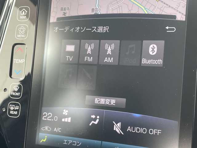 トヨタ プリウス ＰＨＶ S ナビパッケージ 千葉県 2017(平29)年 3.4万km スーパーホワイトⅡ 禁煙車　純正ナビ　フルセグテレビ　ＥＴＣ２．０　Ｂｌｕｅｔｏｏｔｈ接続　バックカメラ　レーダークルーズコントロール　運転席・助手席シートヒーター　トヨタセーフティーセンス/純正ナビ/フルセグテレビ/ETC2.0/Bluetooth接続/バックカメラ/レーダークルーズコントロール/運転席・助手席シートヒーター/トヨタセーフティーセンス/衝突被害軽減システム/横滑り防止装置/レーンキープアシスト/LEDヘッドライト/オートライト/ステアリングヒーター/スマートキー/スペアキー×１/純正ホイール/純正フロアマット/取扱説明書/保証書