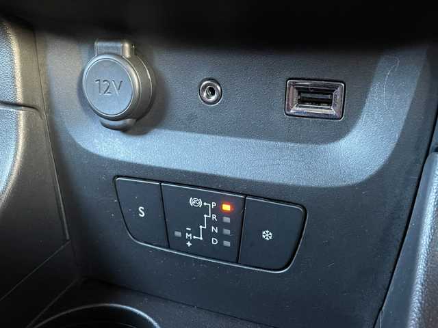 シトロエン Ｃ３ シャイン 愛知県 2019(平31)年 5.1万km アーモンドグリーン 純正ディスプレイオーディオ/ナビ/フルセグTV/バックカメラ/Bluetooth/AppleCarPlay/プッシュスタート/ブラインドスポットモニター/アクティブセーフティブレーキ/クルコン レーンアシスト/純正16インチアルミ