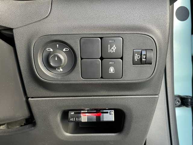 シトロエン Ｃ３ シャイン 愛知県 2019(平31)年 5.1万km アーモンドグリーン 純正ディスプレイオーディオ/ナビ/フルセグTV/バックカメラ/Bluetooth/AppleCarPlay/プッシュスタート/ブラインドスポットモニター/アクティブセーフティブレーキ/クルコン レーンアシスト/純正16インチアルミ