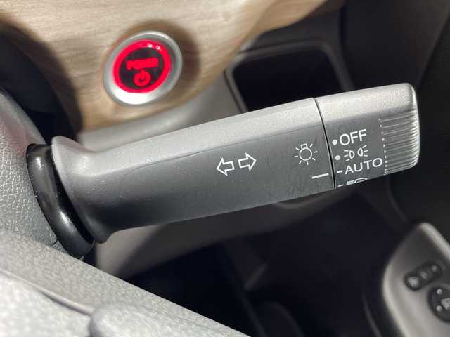 ホンダ フリード ハイブリット G ホンダセンシング 神奈川県 2022(令4)年 2.3万km クリスタルブラックパール 純正7型メモリーナビゲーション【VXM-224VFi】/フルセグ　Bluetooth　CD DVD　AUX　SDMUSICRACK/バックカメラ/両側電動スライドドア【サンシェード】/Cパッケージ/コンフォートビューパッケージ/ホンダセンシング/CMBS衝突軽減ブレーキ/歩行者低減ステアリング/LKAS車線維持支援システム/路外逸脱抑制機能/誤発進抑制機能/先行車発進お知らせ機能/標識認識機能/アダブティブクルーズコントロール/前席照明付きバニティミラー/プラズマクラスター付オートエアコン/前席シートヒーター/2列目キャプテンシート/インパネセンターテーブル/ECON/ビルトインETC/ステアリングスイッチ/プッシュスタート/スマートキー/LEDヘッドライト/オートライト/アクティブコーナリングランプ/純正リアスポイラー/保証書