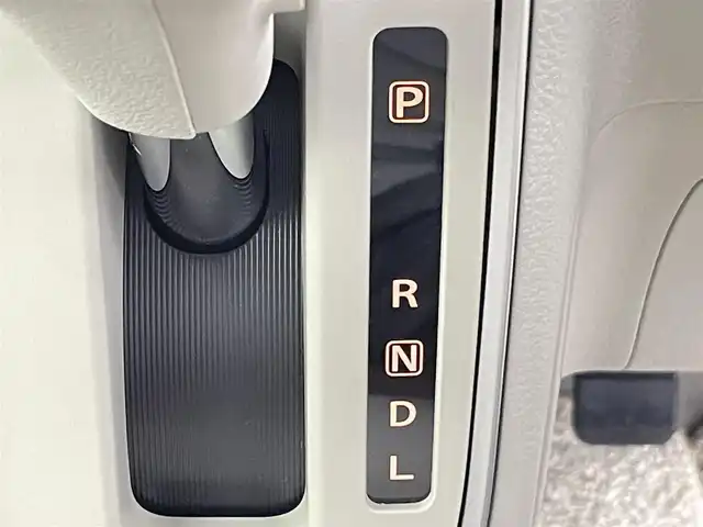 スズキ ラパン X 千葉県 2023(令5)年 1.4万km フォーンベージュM スズキセーフティサポート/・衝突軽減ブレーキ/・レーンキープアシスト/・コーナーセンサー/純正７インチディスプレイオーディオ/・USB/・Bluetooth/・スマホ連携/バックカメラ/LEDオートライト/前席シートヒーター/純正14インチアルミホイール/ドアバイザー/純正フロアマット/プッシュスタート/スマートキー