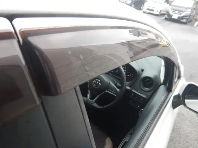 日産 ノート e－パワー メダリスト 静岡県 2017(平29)年 6.2万km ブリリアントホワイトパール エマージェンシーブレーキ/車線逸脱警報/純正ナビMM316D/フルセグ/BT接続/SD/アラウンドビューモニター/車線逸脱警報/前方ドライブレコーダー/社外ETC/ハーフレザーシート/ステアリングリモコン/インテリジェントキー×2/プッシュスタート/オートライト/フォグランプ/LEDヘッドライト/純正フロアマット/純正ドアバイザー/取説・保証書
