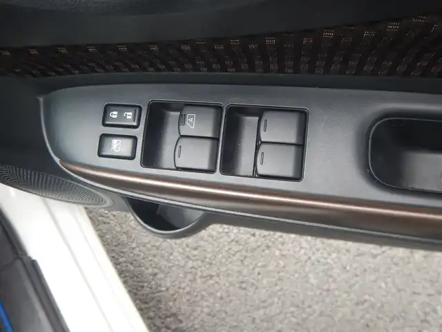 日産 ノート e－パワー メダリスト 静岡県 2017(平29)年 6.2万km ブリリアントホワイトパール エマージェンシーブレーキ/車線逸脱警報/純正ナビMM316D/フルセグ/BT接続/SD/アラウンドビューモニター/車線逸脱警報/前方ドライブレコーダー/社外ETC/ハーフレザーシート/ステアリングリモコン/インテリジェントキー×2/プッシュスタート/オートライト/フォグランプ/LEDヘッドライト/純正フロアマット/純正ドアバイザー/取説・保証書