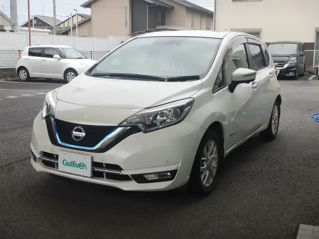 日産 ノート e－パワー メダリスト 静岡県 2017(平29)年 6.2万km ブリリアントホワイトパール エマージェンシーブレーキ/車線逸脱警報/純正ナビMM316D/フルセグ/BT接続/SD/アラウンドビューモニター/車線逸脱警報/前方ドライブレコーダー/社外ETC/ハーフレザーシート/ステアリングリモコン/インテリジェントキー×2/プッシュスタート/オートライト/フォグランプ/LEDヘッドライト/純正フロアマット/純正ドアバイザー/取説・保証書