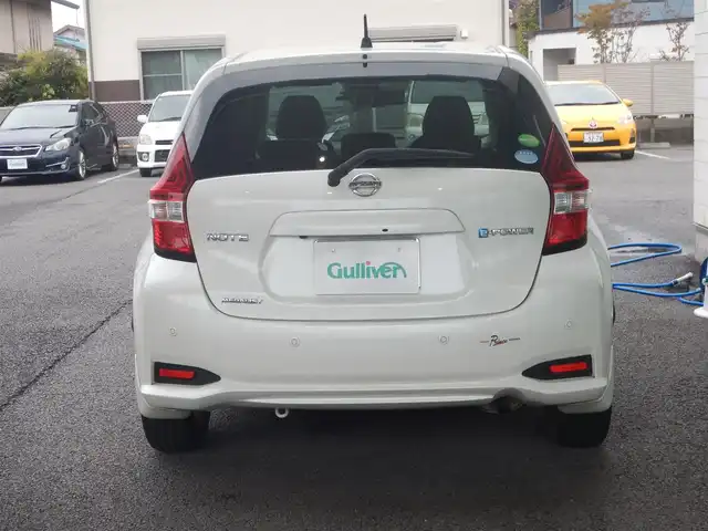 日産 ノート e－パワー メダリスト 静岡県 2017(平29)年 6.2万km ブリリアントホワイトパール エマージェンシーブレーキ/車線逸脱警報/純正ナビMM316D/フルセグ/BT接続/SD/アラウンドビューモニター/車線逸脱警報/前方ドライブレコーダー/社外ETC/ハーフレザーシート/ステアリングリモコン/インテリジェントキー×2/プッシュスタート/オートライト/フォグランプ/LEDヘッドライト/純正フロアマット/純正ドアバイザー/取説・保証書