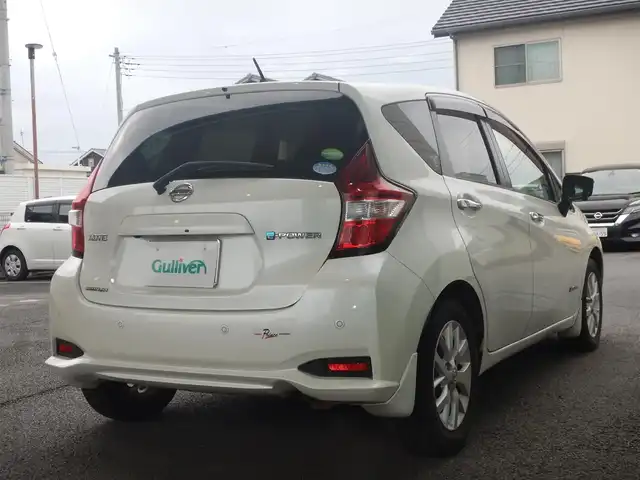 日産 ノート e－パワー メダリスト 静岡県 2017(平29)年 6.2万km ブリリアントホワイトパール エマージェンシーブレーキ/車線逸脱警報/純正ナビMM316D/フルセグ/BT接続/SD/アラウンドビューモニター/車線逸脱警報/前方ドライブレコーダー/社外ETC/ハーフレザーシート/ステアリングリモコン/インテリジェントキー×2/プッシュスタート/オートライト/フォグランプ/LEDヘッドライト/純正フロアマット/純正ドアバイザー/取説・保証書