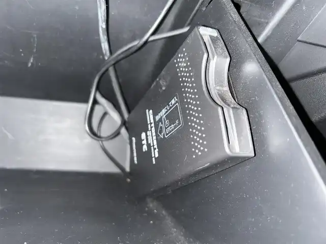 ホンダ ヴェゼル ハイブリッド Z 群馬県 2014(平26)年 4.8万km ホワイトオーキッドパール 社外ナビ　フルセグＴＶ　バックカメラ　クルーズコントロール　シートヒーター　オートライト　ＬＥＤヘッドライト　ハーフレザーシート　革巻きステアリング　純正アルミホイール　ＥＴＣ　スマートキー　禁煙車