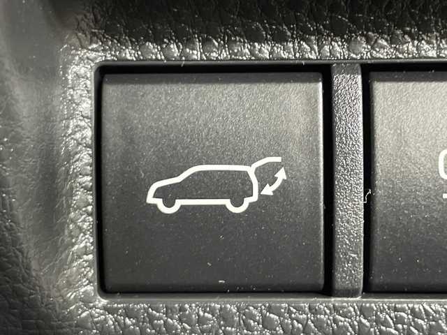 トヨタ ＲＡＶ４ ハイブリッドG 神奈川県 2022(令4)年 3.6万km プラチナホワイトパールマイカ トヨタセーフティセンス/純正10.5型ディスプレイオーディオ/・BT/フルセグTV/MiraCast/USB/HDMI/パノラミックビューモニター/ブラインドスポットモニター/パノラマムーンルーフ/モデリスタエアロキット/置くだけ充電/ビルトインETC2.0/パワーバックドア/レザー調シート/パワーシート(D)/メモリシート(D)/シートヒーター(D/N)/ベンチレーション(D/N)/革巻きステアリング/ステアリングスイッチ/ステアリングヒーター/Autoライト/ECO/SPORTモード/MTモード/スマートキー/スペアキー/プッシュスタートボタン/LEDヘッドライト/フォグランプ/自動防眩ミラー/コーナーセンサー/純正18インチアルミホイール/純正ドアバイザー/フロアマット