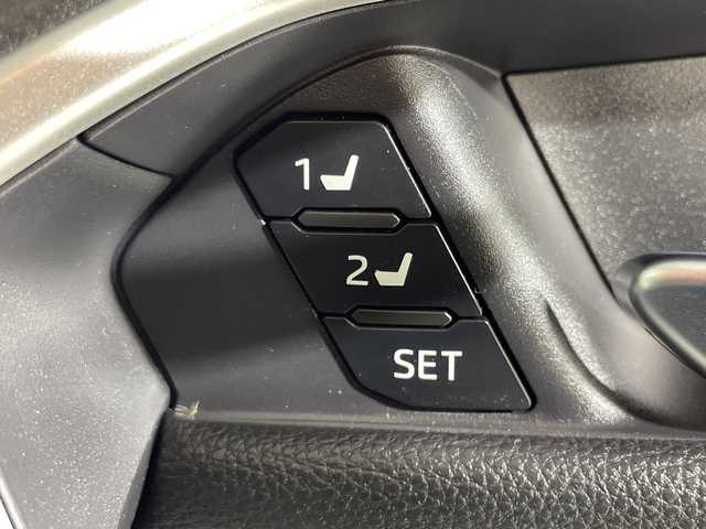 トヨタ ＲＡＶ４ ハイブリッドG 神奈川県 2022(令4)年 3.6万km プラチナホワイトパールマイカ トヨタセーフティセンス/純正10.5型ディスプレイオーディオ/・BT/フルセグTV/MiraCast/USB/HDMI/パノラミックビューモニター/ブラインドスポットモニター/パノラマムーンルーフ/モデリスタエアロキット/置くだけ充電/ビルトインETC2.0/パワーバックドア/レザー調シート/パワーシート(D)/メモリシート(D)/シートヒーター(D/N)/ベンチレーション(D/N)/革巻きステアリング/ステアリングスイッチ/ステアリングヒーター/Autoライト/ECO/SPORTモード/MTモード/スマートキー/スペアキー/プッシュスタートボタン/LEDヘッドライト/フォグランプ/自動防眩ミラー/コーナーセンサー/純正18インチアルミホイール/純正ドアバイザー/フロアマット