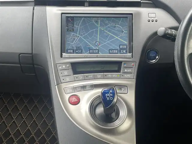 トヨタ プリウス S ツーリングセレ マイコーデ 岐阜県 2013(平25)年 10.4万km ホワイトパールクリスタルシャイン (株)IDOMが運営する【じしゃロン多治見店】の自社ローン専用車両になります。こちらは現金またはオートローンご利用時の価格です。自社ローンご希望の方は別途その旨お申付け下さい。/純正ディーラーOPナビ/（Bluetooth、DVD、フルセグテレビ）/バックカメラ/ステアリングリモコン/ドライブレコーダー（HDR360G）/社外レーダー/コーナーセンサー/LEDヘッドライト/オートライト/フォグランプ