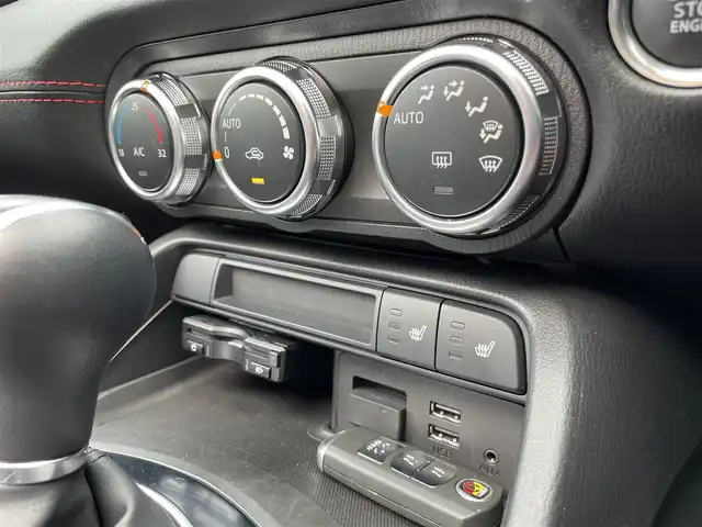 アバルト １２４ スパイダー 栃木県 2020(令2)年 1.8万km 赤 カラーコード「A7V」/レザーナビゲーションパッケージ/├LEDヘッドライト/├革シート/├CD/DVD/TVチューナー/└SDナビゲーション/レコードモンツァマフラー/スマートキー/プッシュスタート/シートヒーター/バックソナー/バックカメラ/ドライブレコーダー/ETC/クルーズコントロール