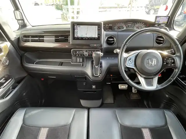 ホンダ Ｎ ＢＯＸ カスタム G L ターボ ホンダセンシング 道央・札幌 2019(令1)年 4.2万km プラチナホワイトパール ・４WD/・ホンダセンシング/・純正ナビ/　CD＆DVD＆BT＆TV/・バックカメラ/・両側パワースライドドア/・ハーフレザーシート/・純正エンジンスターター/・レーダークルーズコントロール/・コーナーセンサー/・レーンキープアシスト/・オートライト/・オートエアコン/・ミラーヒーター/・シートヒーター/・ターボ/・前後ドライブレコーダー/・純正AW＆冬タイヤ積込/・プッシュスタート/・スマートキー/・電動格納ミラー/・社外レーダー/・純正フロアマット/・ドアバイザー/・ウィンカーミラー/・フォグライト/・スペアキー